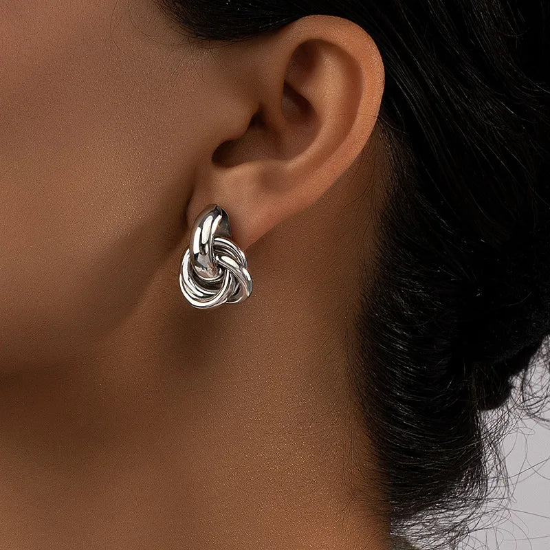 LuxeKnot Hoops – Un Indispensable Chic !
