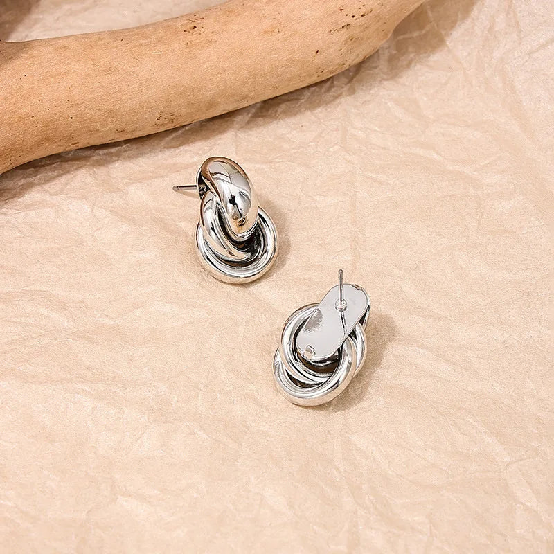 LuxeKnot Hoops – Un Indispensable Chic !