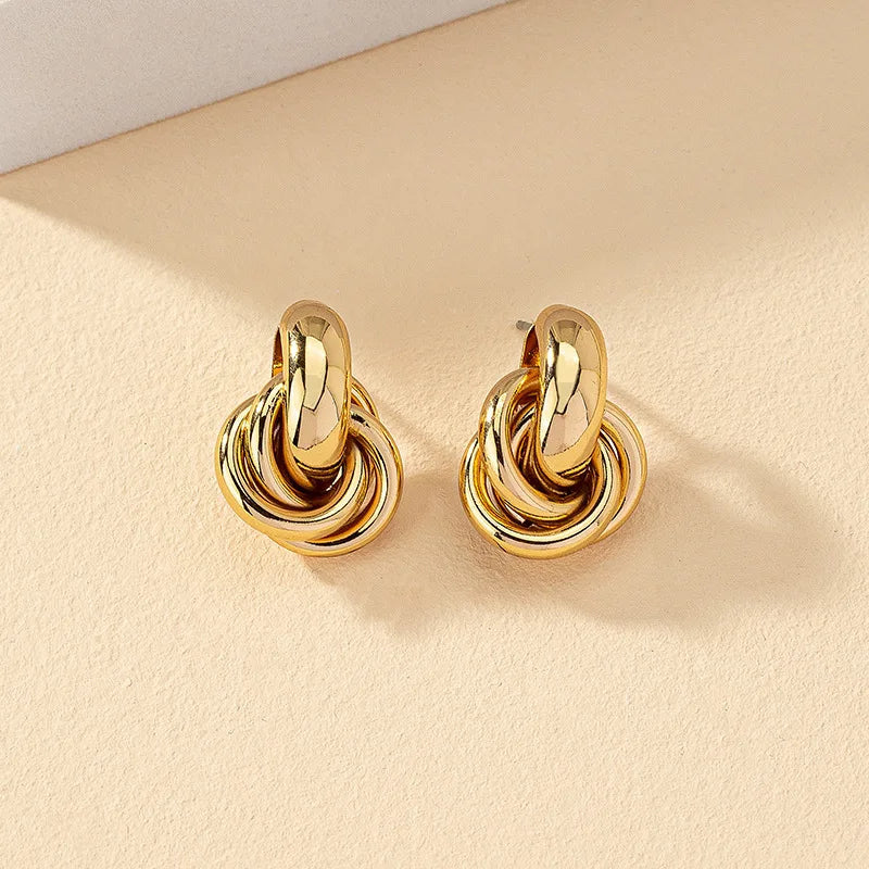 LuxeKnot Hoops – Un Indispensable Chic !