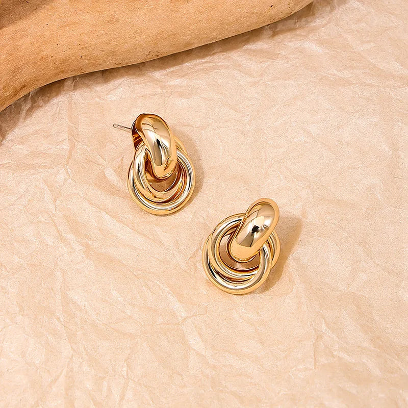 LuxeKnot Hoops – Un Indispensable Chic !